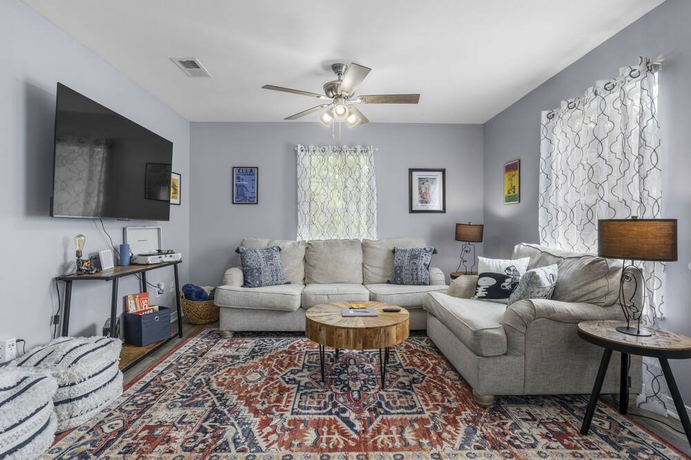 Photo of Livingroom in Shoreline Park