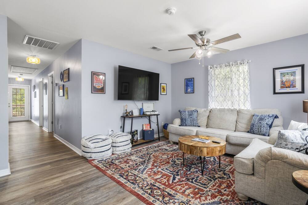 Photo of Livingroom in Shoreline Park