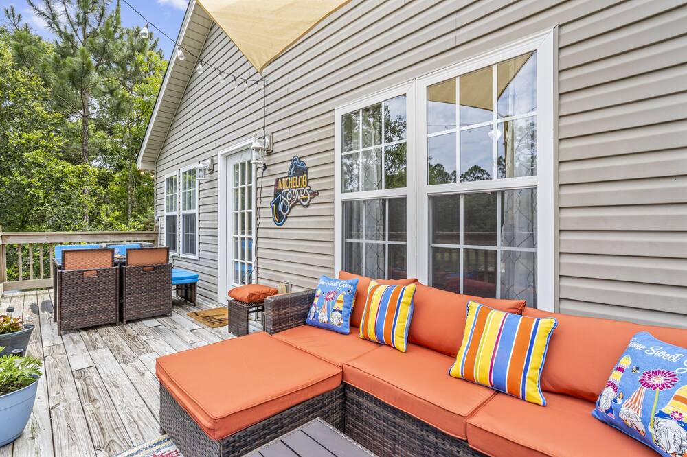 Photo of Patio Balcony in Shoreline Park