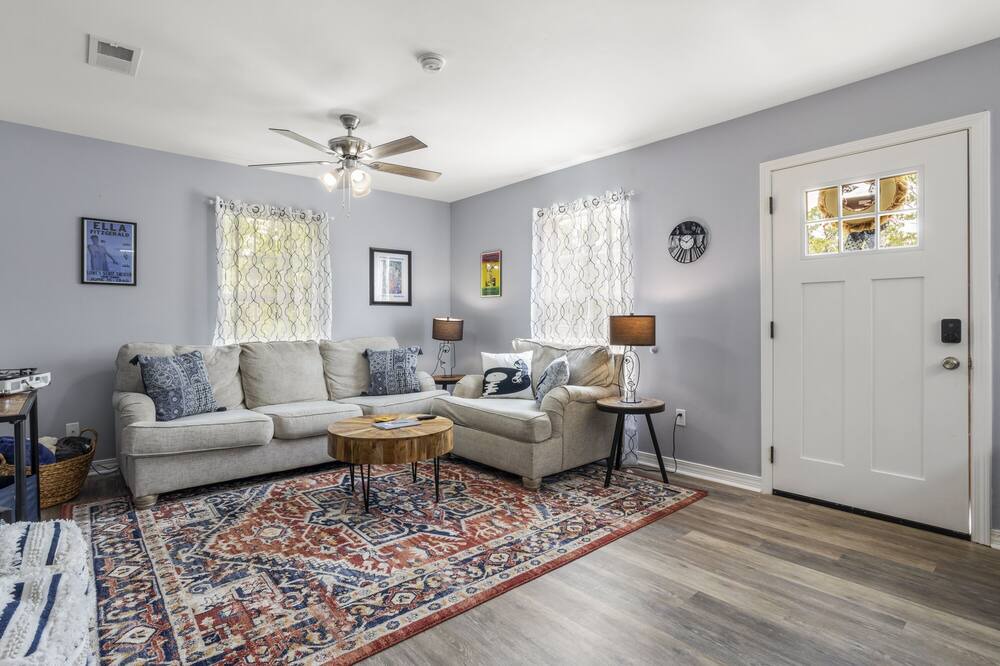 Photo of Livingroom in Shoreline Park