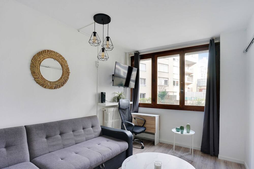 Photo of Livingroom in 15th Arrondissement