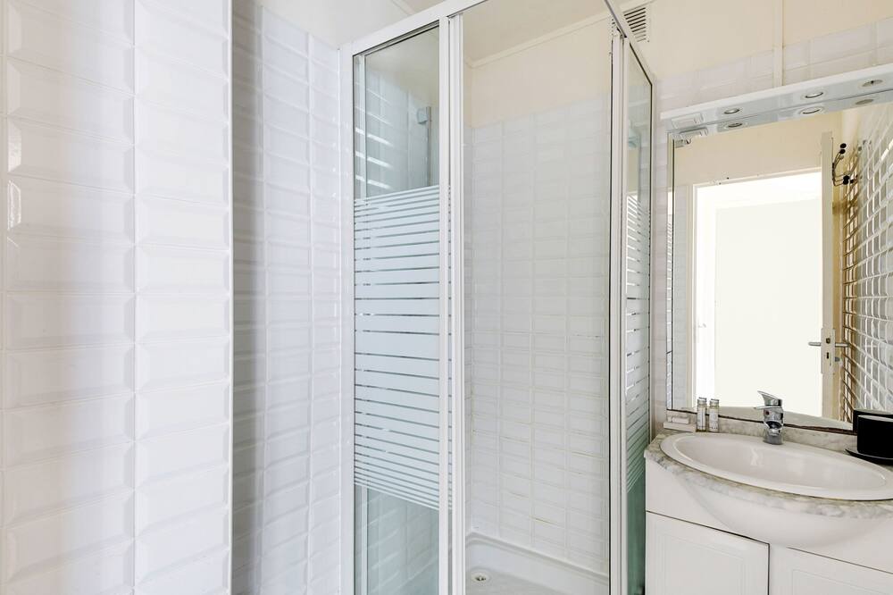 Photo of Bathroom in Republique–Point-du-Jour