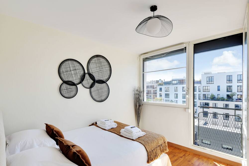 Photo of Bedroom in Republique–Point-du-Jour
