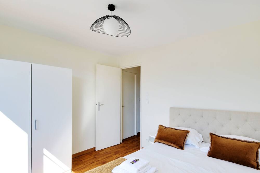 Photo of Bedroom in Republique–Point-du-Jour