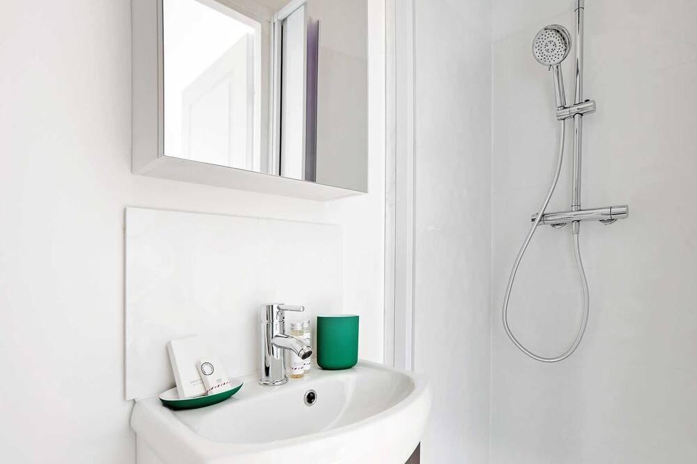 Photo of Bathroom in Saint-Lambert