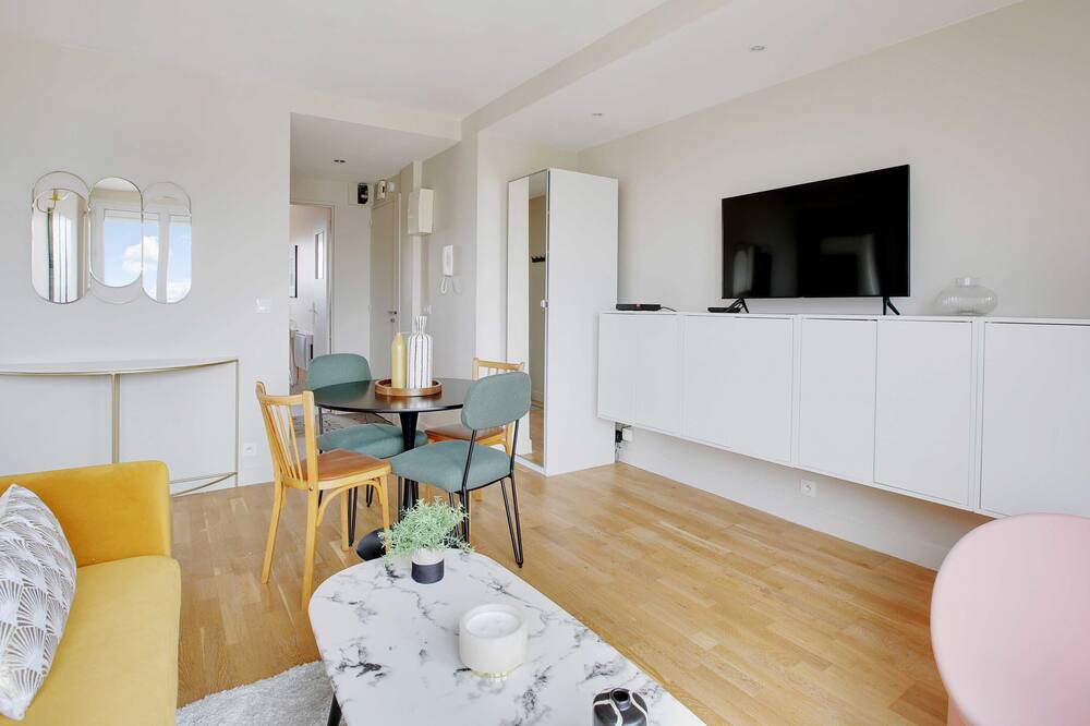 Photo of Livingroom in Plateau - Mont-Valerien