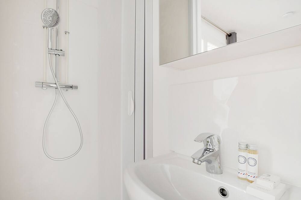 Photo of Bathroom in Saint-Lambert