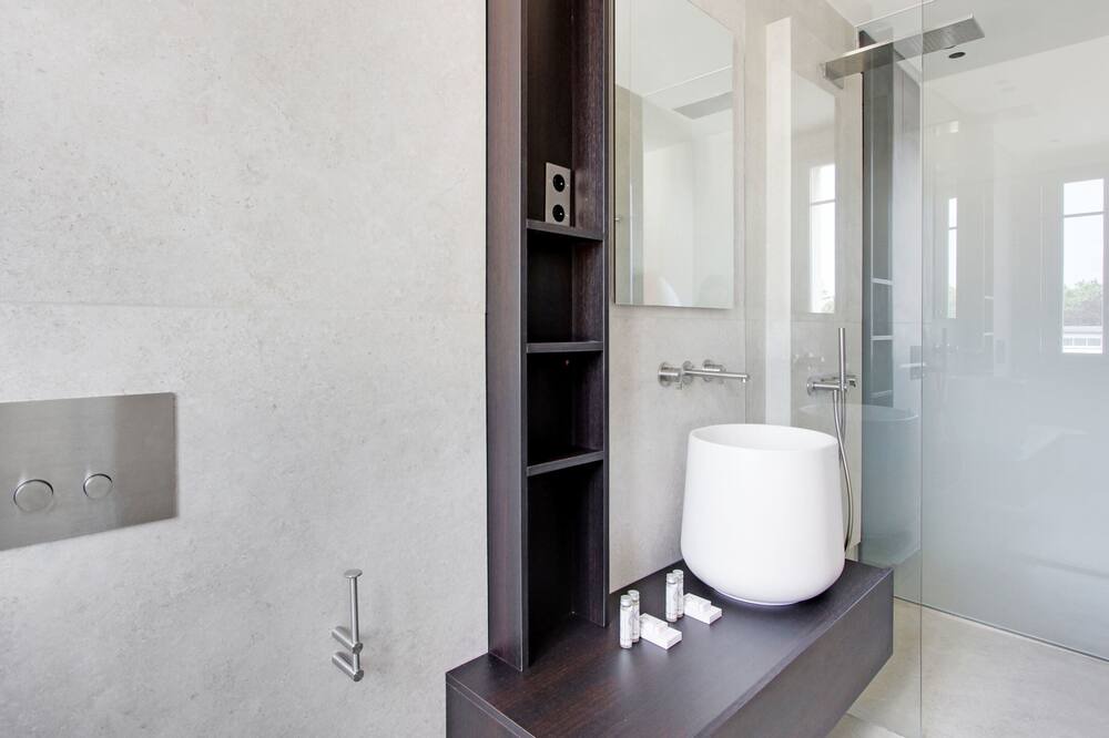 Photo of Bathroom in Saint-Lambert