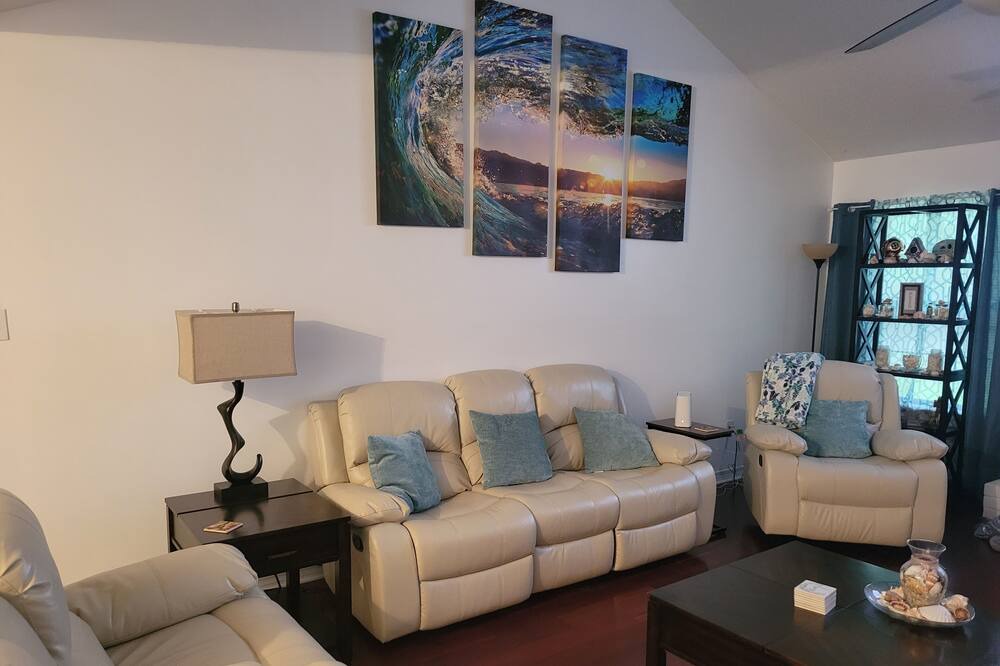 Photo of Livingroom in Gulf Park Estates