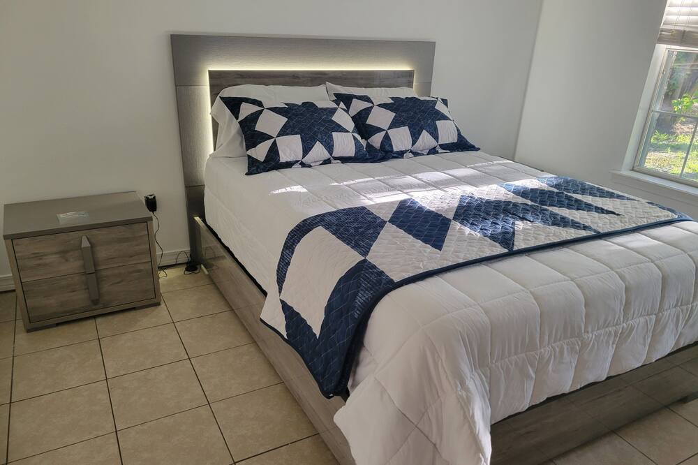 Photo of Bedroom in Gulf Park Estates