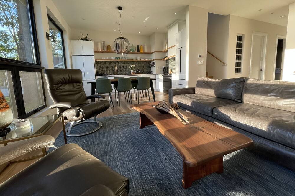Photo of Livingroom in Shady Side