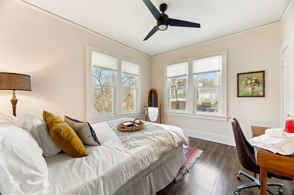 Photo of Bedroom in Aksarben - Elmwood Park
