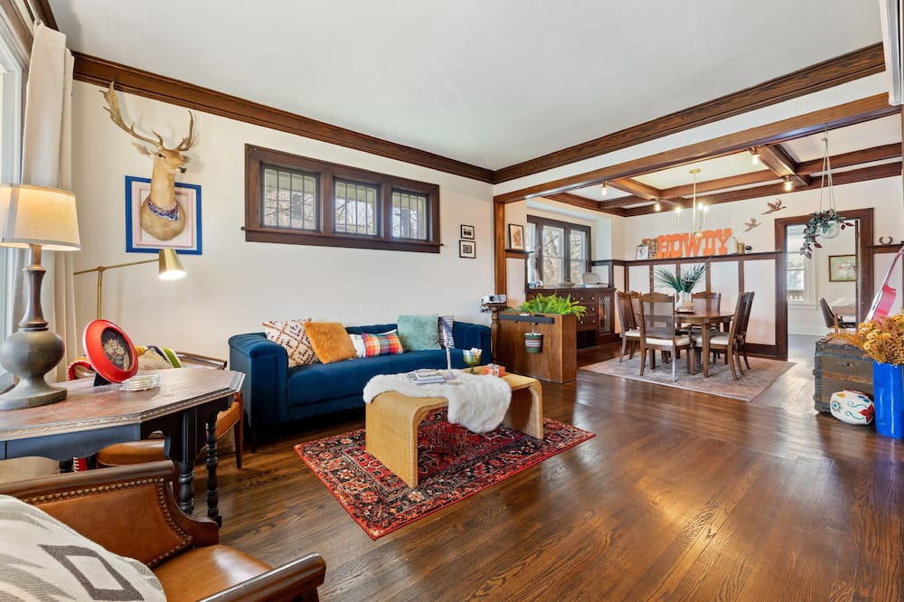 Photo of Livingroom in Aksarben - Elmwood Park