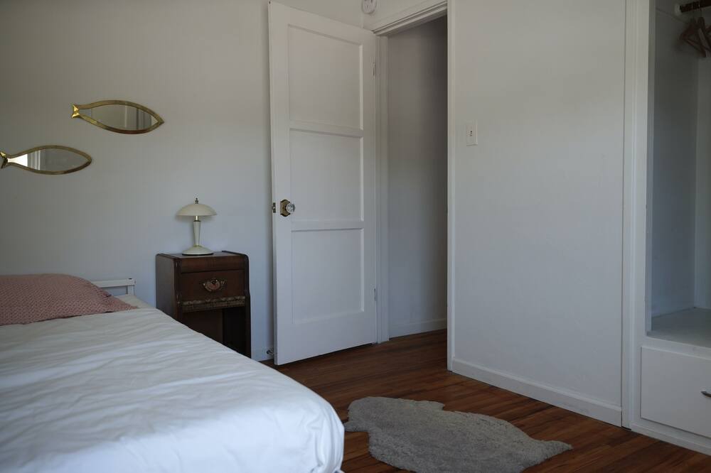 Photo of Bedroom in Oleander - Sunset