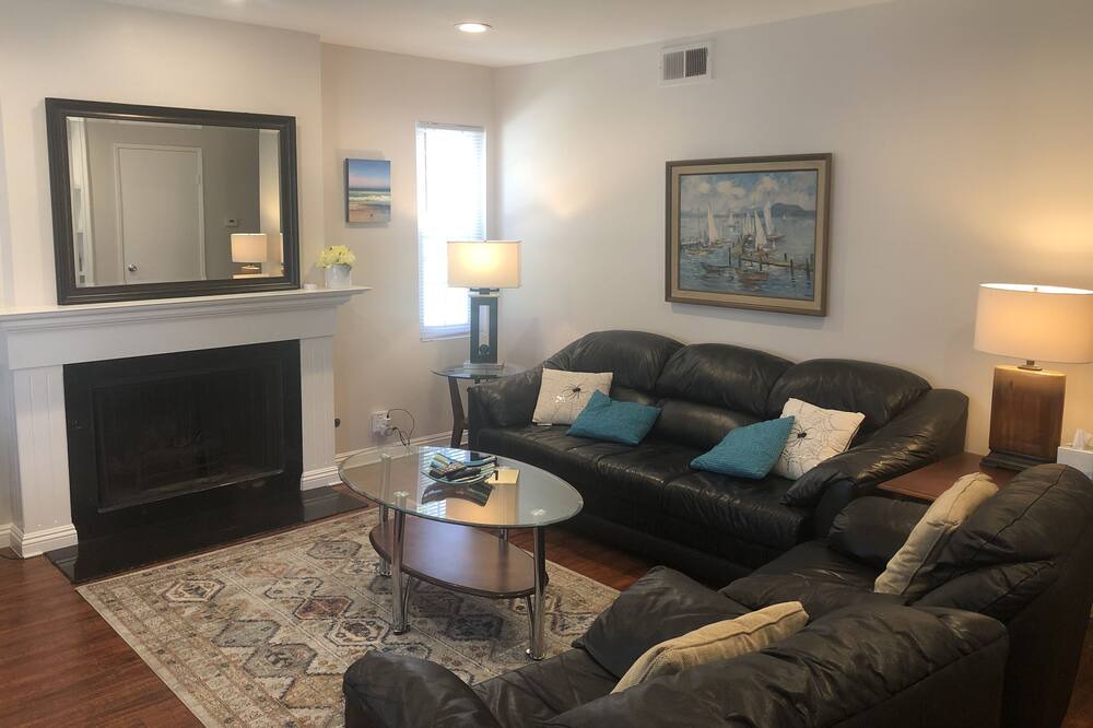 Photo of Livingroom in Woodbridge