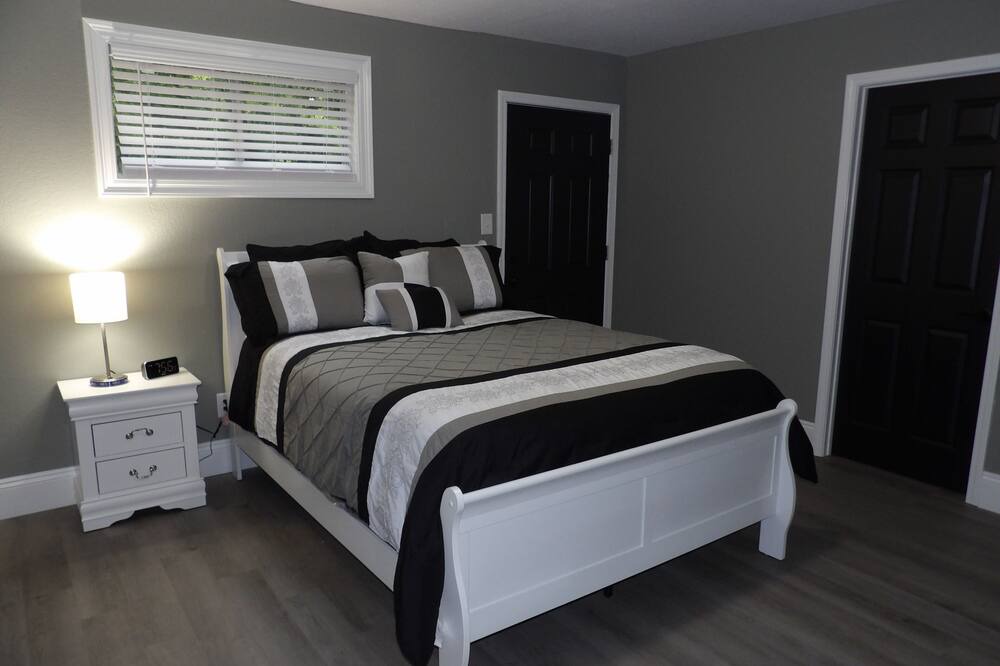 Photo of Bedroom in Pascagoula