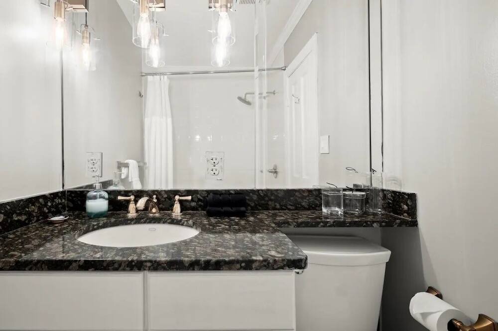 Photo of Bathroom in Old Town Alexandria