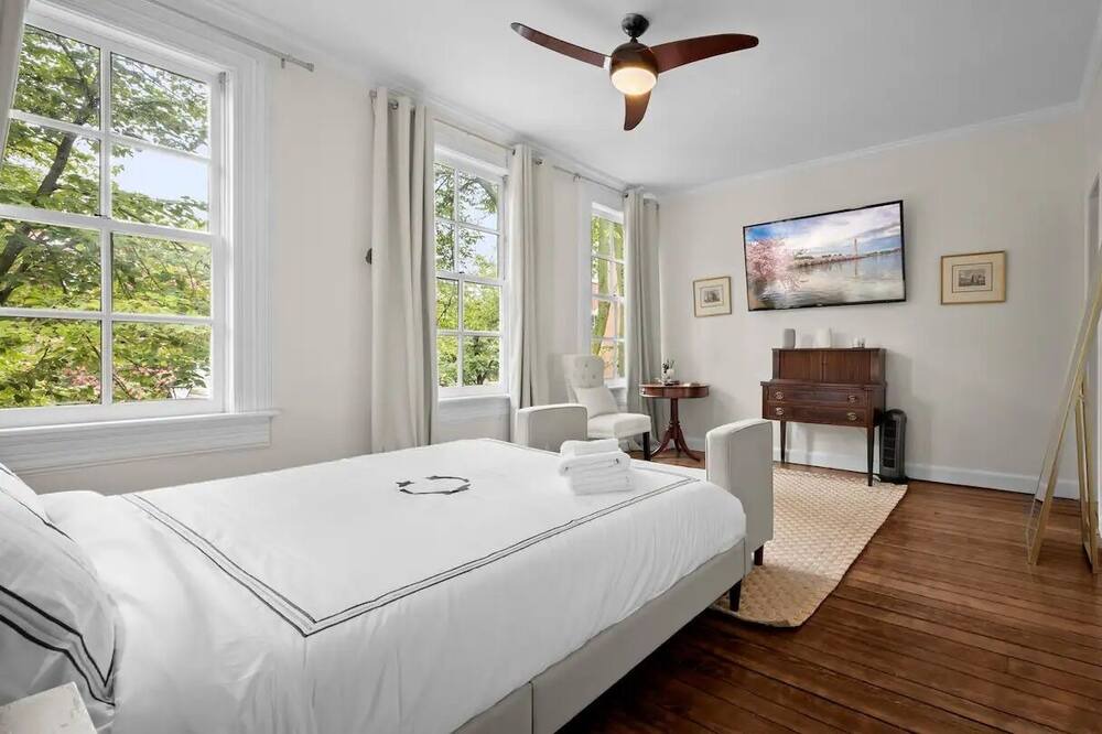 Photo of Bedroom in Old Town Alexandria