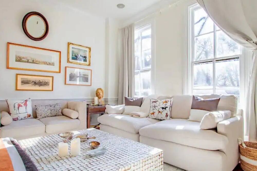 Photo of Livingroom in Old Town Alexandria