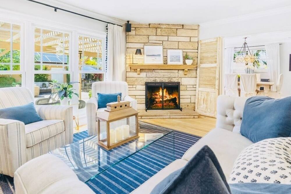 Photo of Livingroom in Northridge