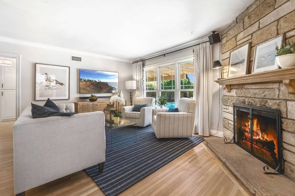 Photo of Livingroom in Northridge
