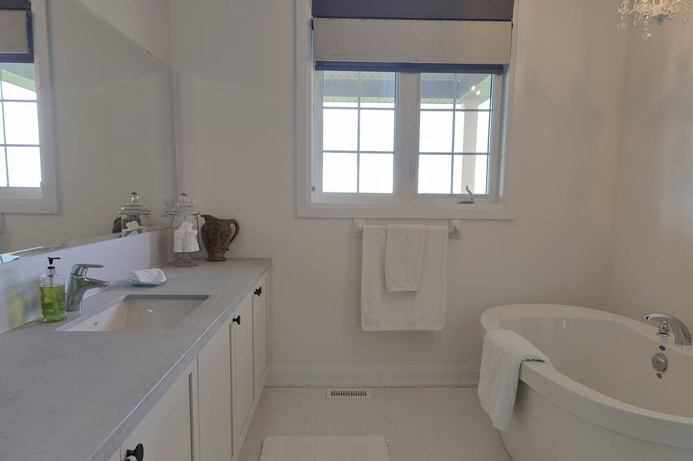 Photo of Bathroom in Carrying Place