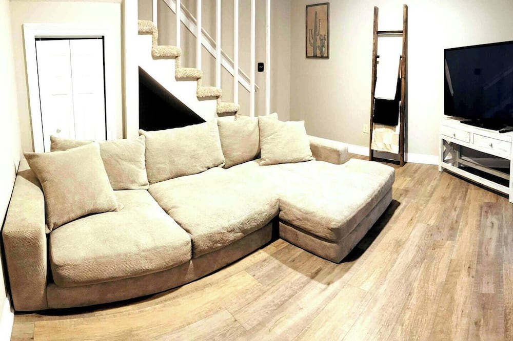 Photo of Livingroom in Old Jefferson