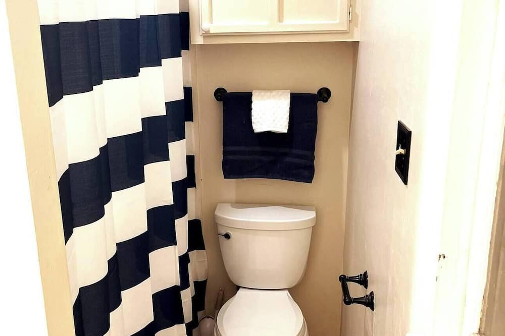 Photo of Bathroom in Old Jefferson