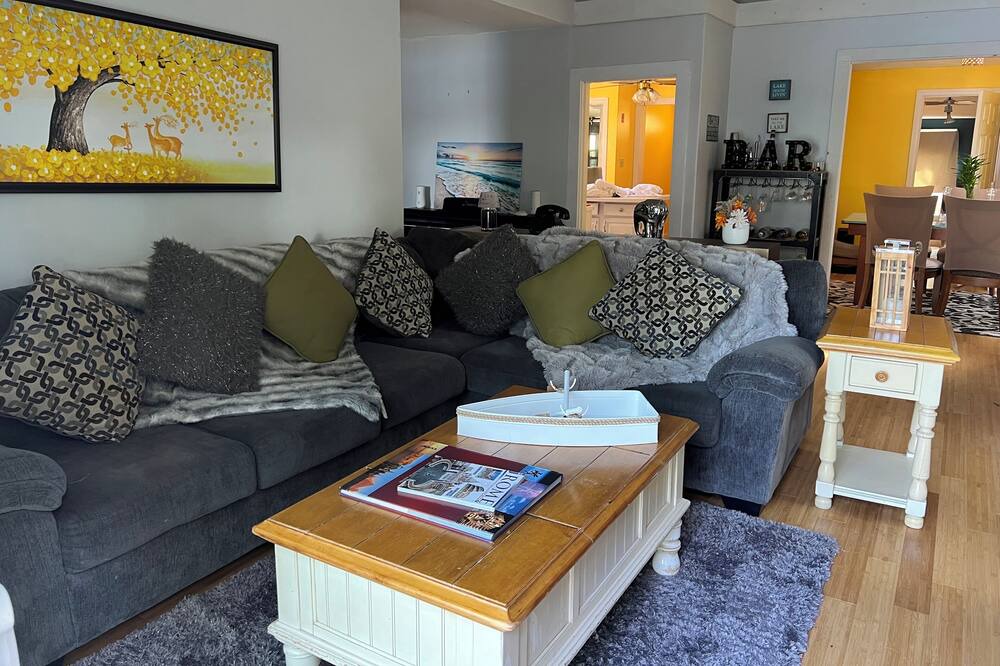 Photo of Livingroom in Plymouth