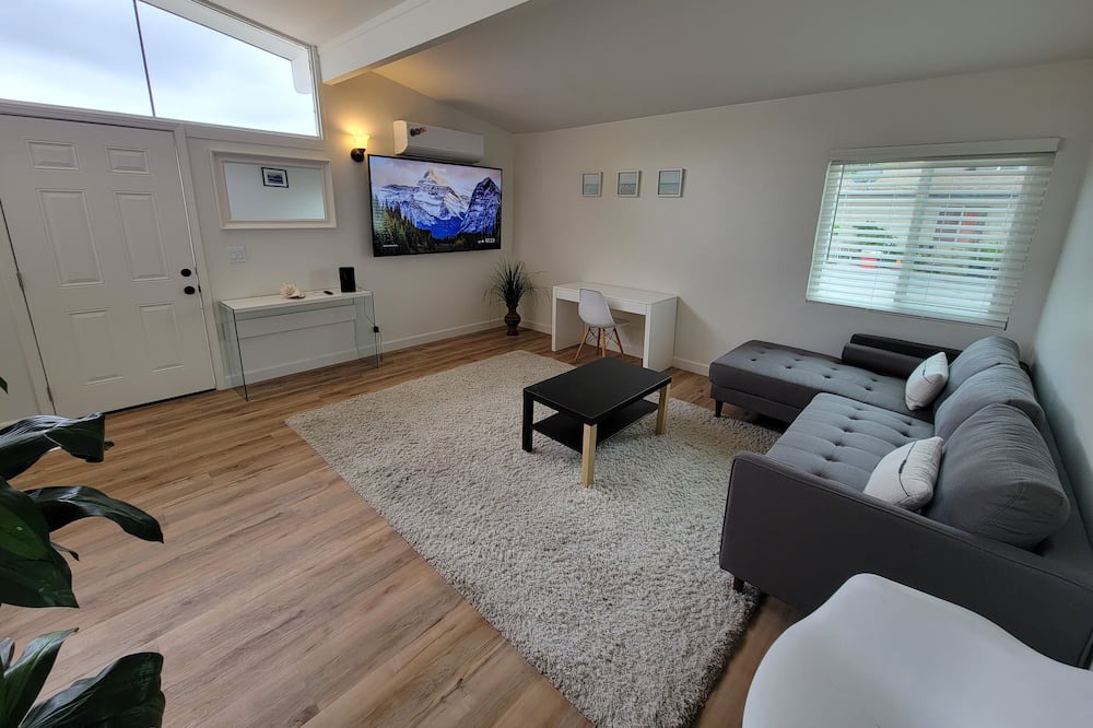 Photo of Livingroom in Westside Costa Mesa