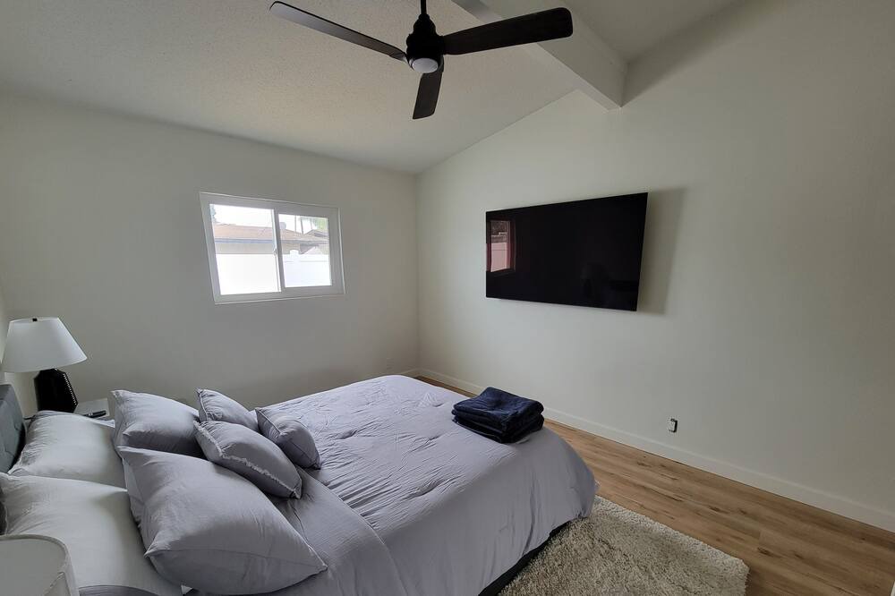 Photo of Bedroom in Westside Costa Mesa
