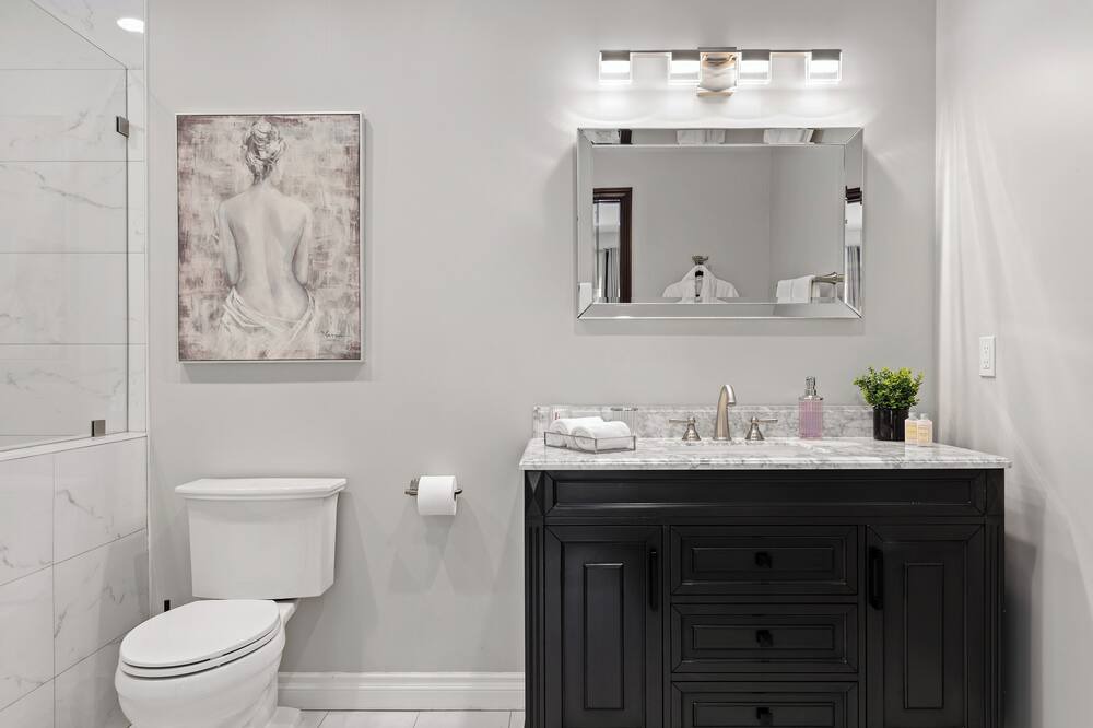 Photo of Bathroom in Woodland Hills