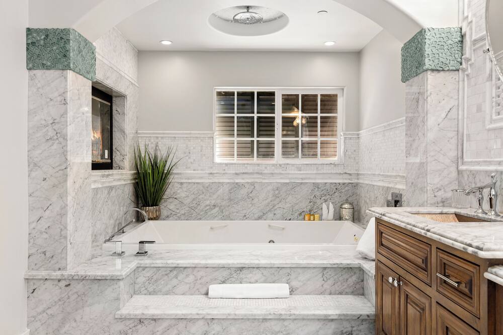 Photo of Bathroom in Woodland Hills