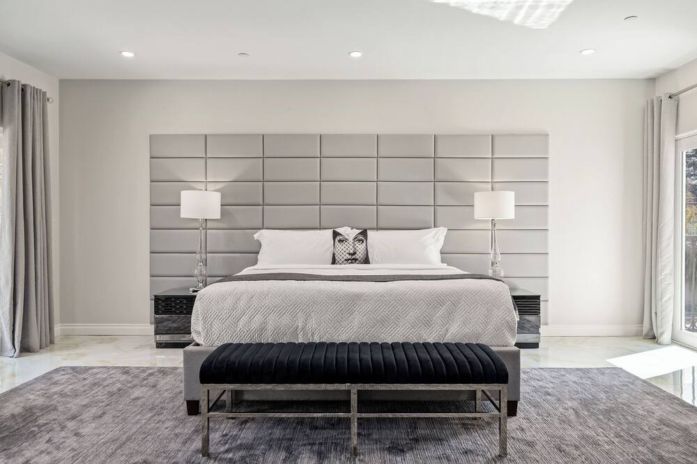 Photo of Bedroom in Woodland Hills