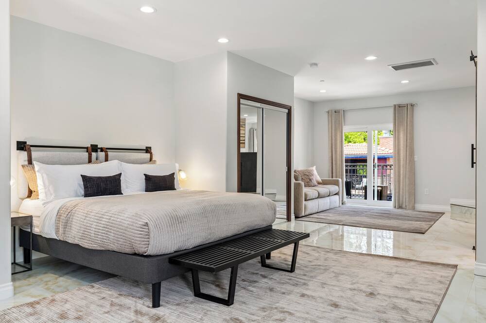 Photo of Bedroom in Woodland Hills
