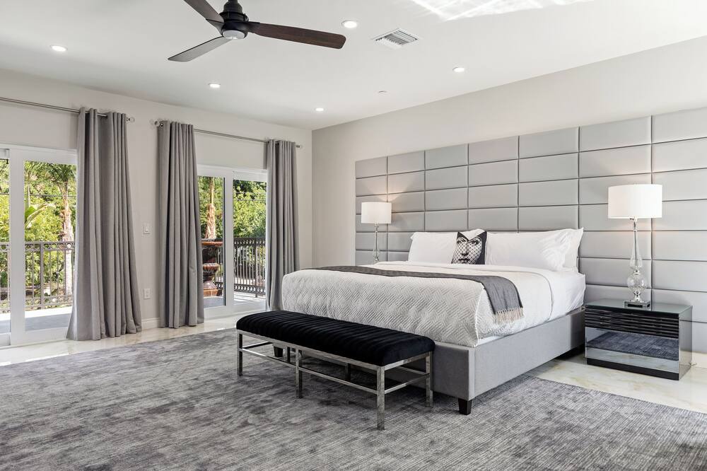Photo of Bedroom in Woodland Hills