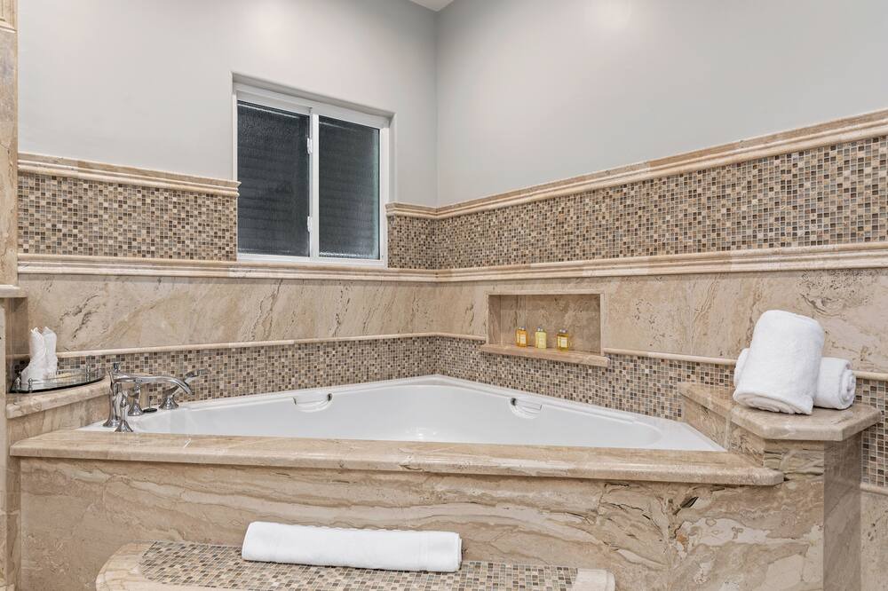 Photo of Bathroom in Woodland Hills