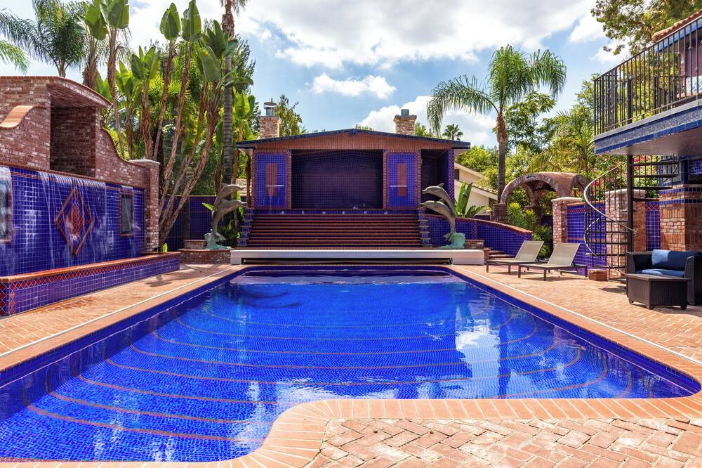 Photo of Outdoor in Woodland Hills