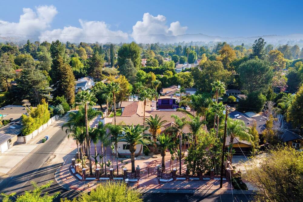 Photo of Outdoor in Woodland Hills
