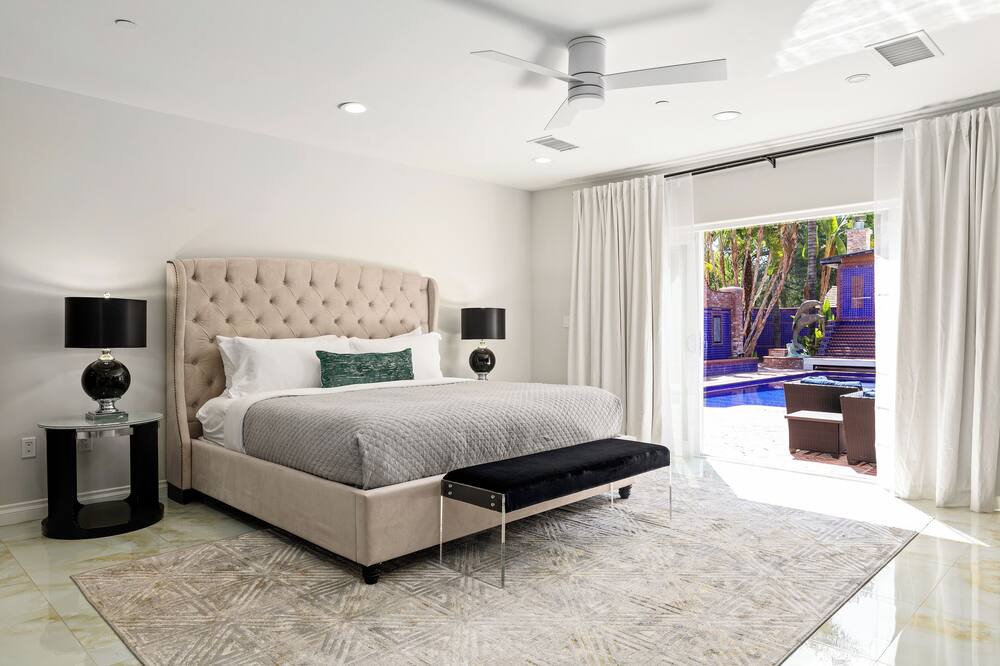 Photo of Bedroom in Woodland Hills
