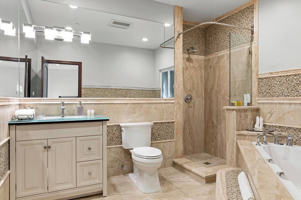 Photo of Bathroom in Woodland Hills
