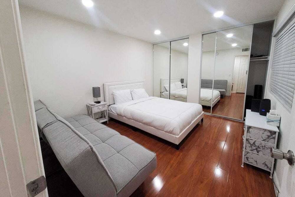 Photo of Bedroom in Warner Center