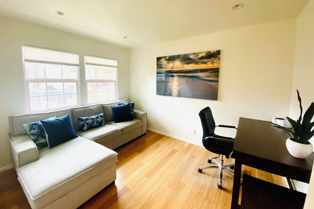 Photo of Livingroom in Ventura