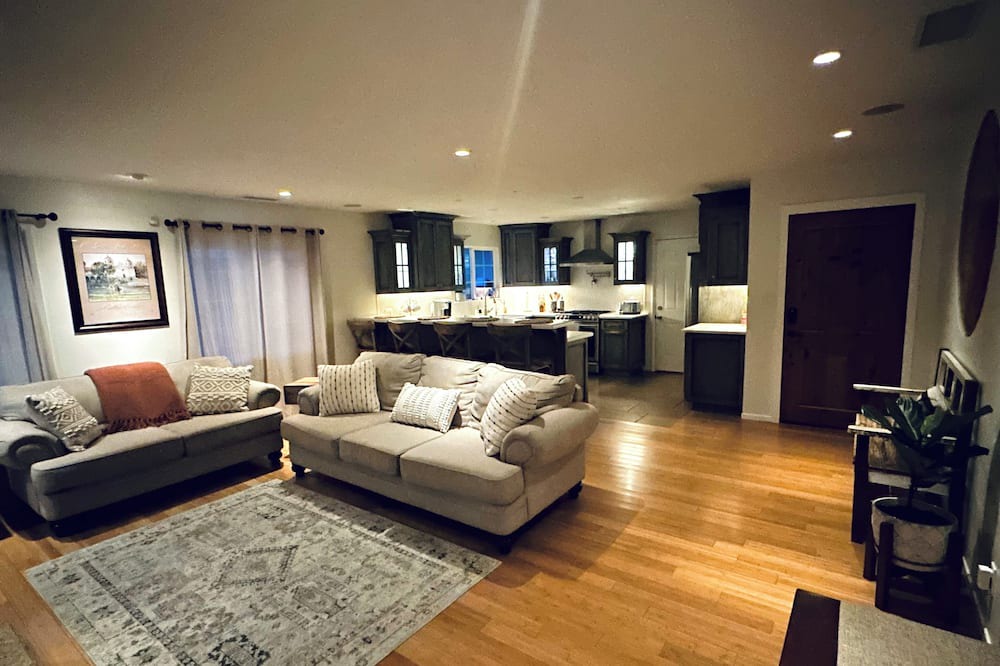 Photo of Livingroom in Ventura