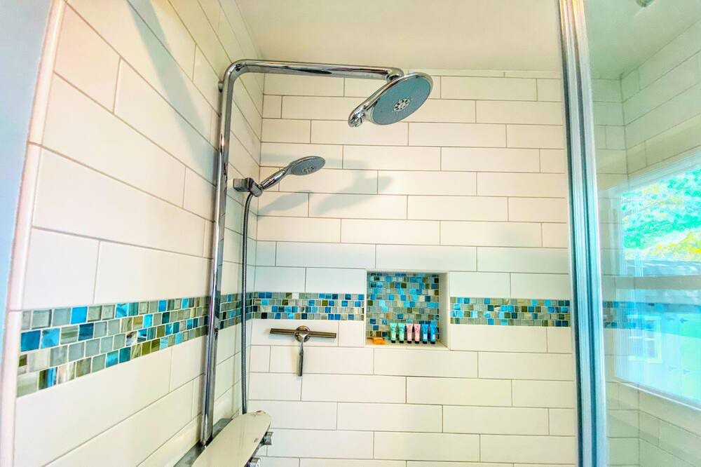 Photo of Bathroom in Teaticket