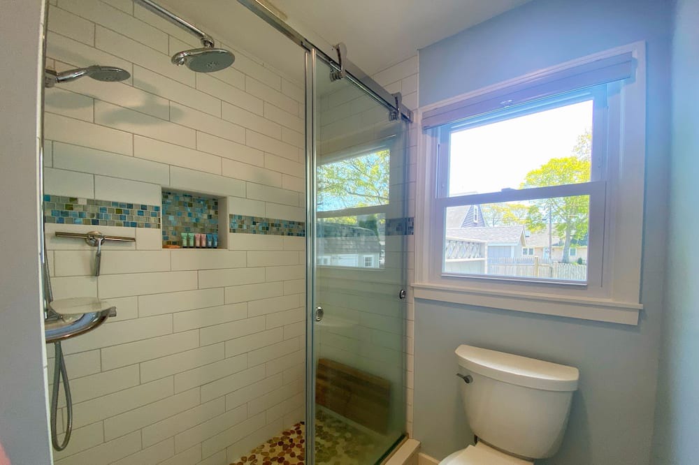 Photo of Bathroom in Teaticket