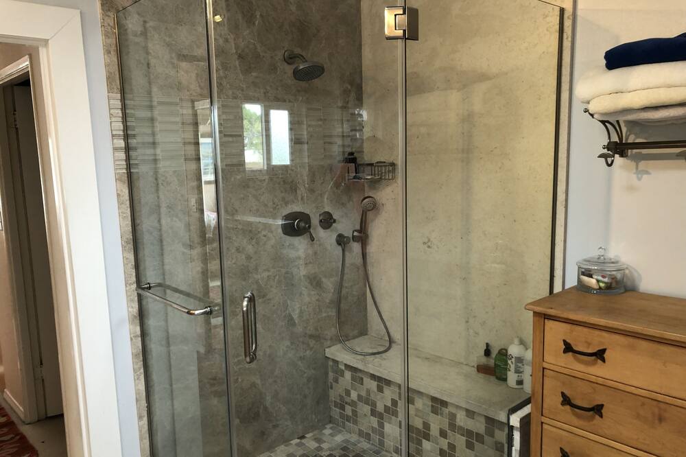 Photo of Bathroom in Sunset Park