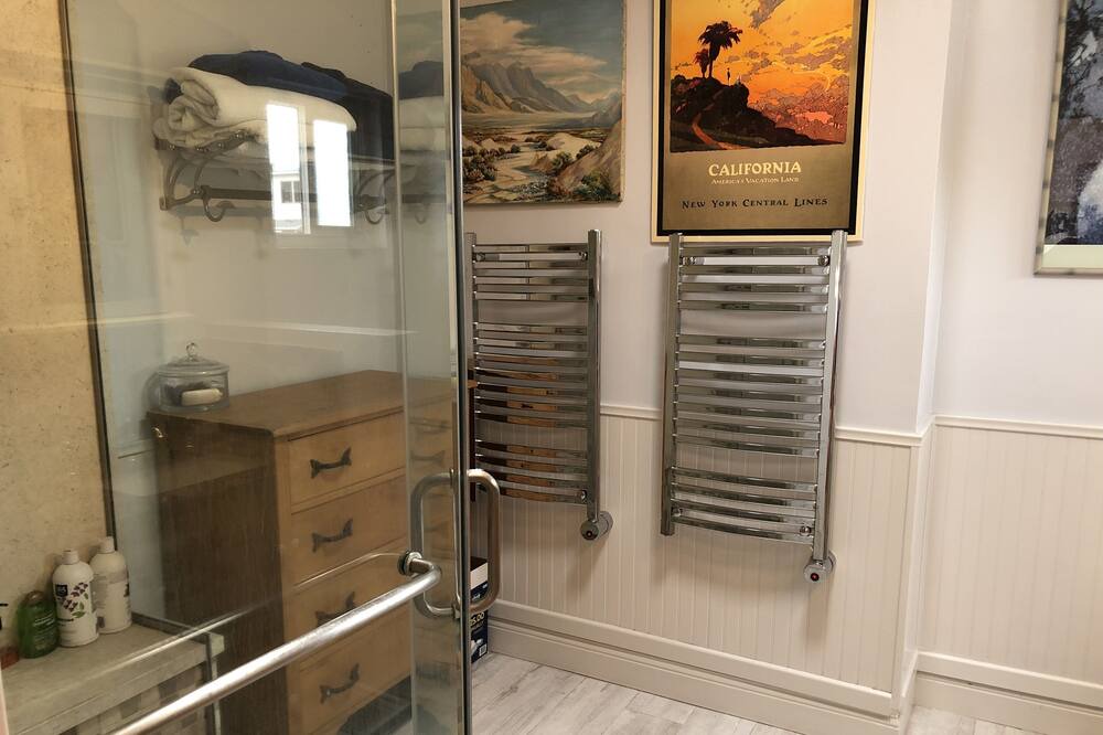 Photo of Bathroom in Sunset Park
