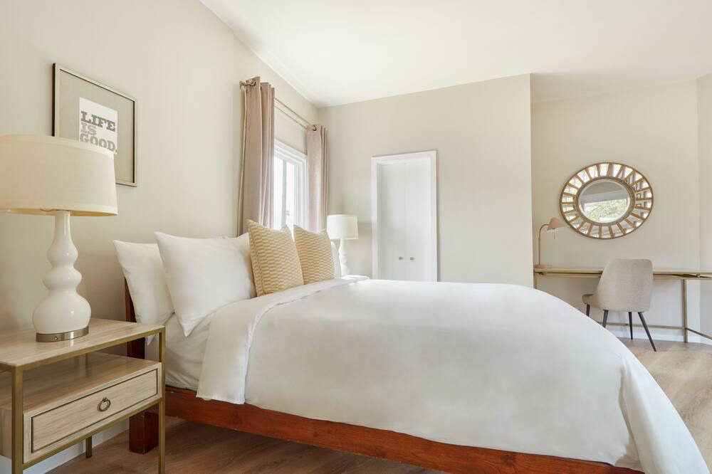 Photo of Bedroom in Beverly Hills