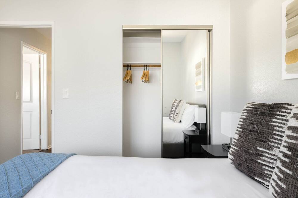 Photo of Bedroom in Beverly Grove
